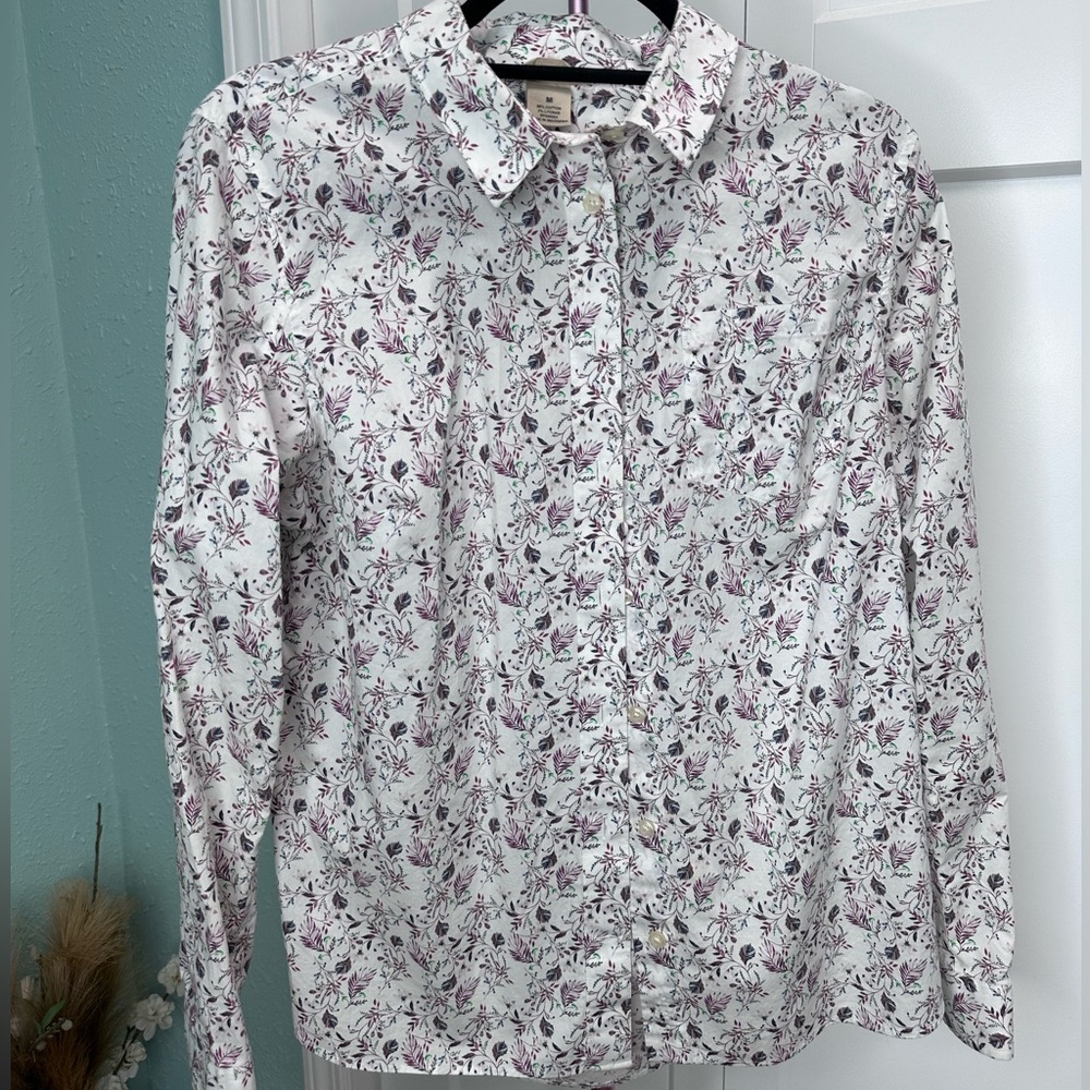 Duluth womens medium White Floral Button-Up Shirt with Purple Accents rodeo